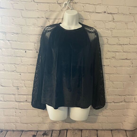 Gorgeous black velvet and lace top NWT size L - Picture 3 of 10